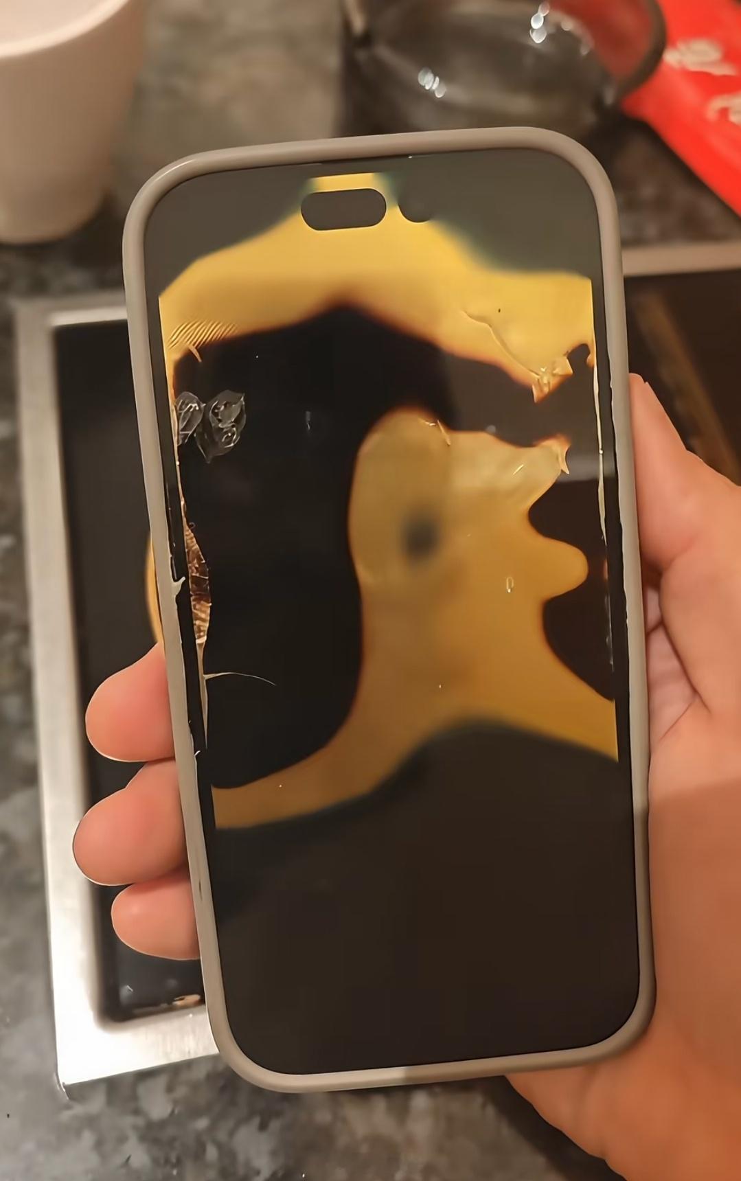 涨姿势：不要把手机放电磁炉上或者旁边，即便没开火也会损坏手机，电磁炉只要通电就会