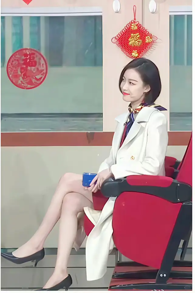 倪妮，这脚踝太绝了。喜欢
