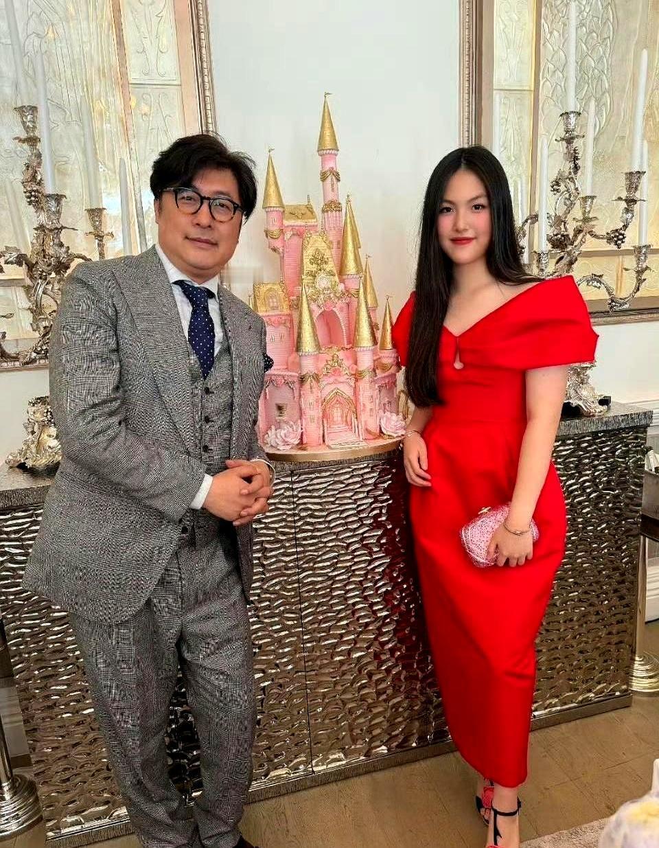 李湘这回事，不简单。她的微博、抖音号突然都“禁止关注”了，这不是自己闹脾气