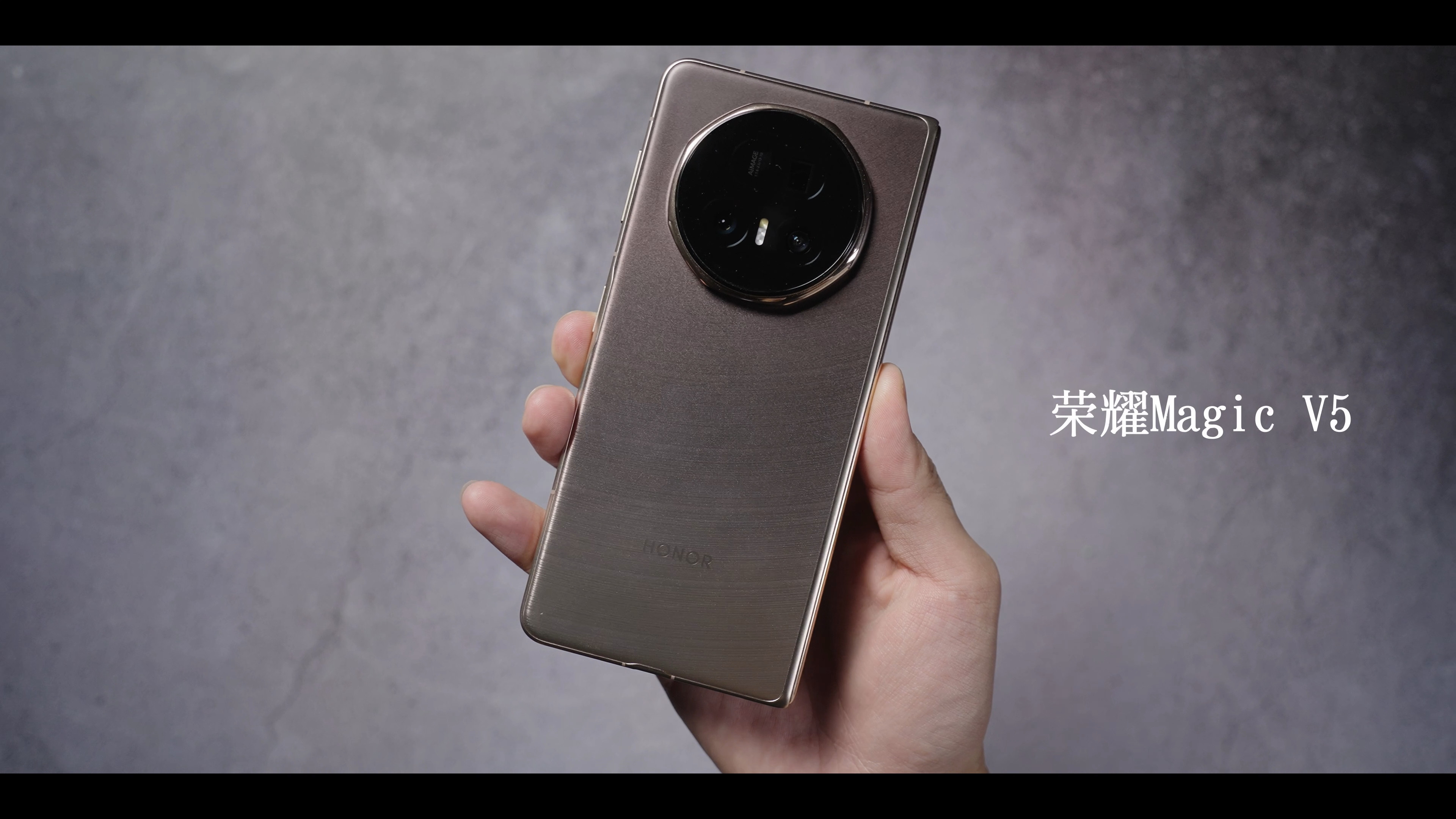 之前发了荣耀MagicV5的体验视频再挑几个重点跟大家聊聊。很多人说折叠机现在