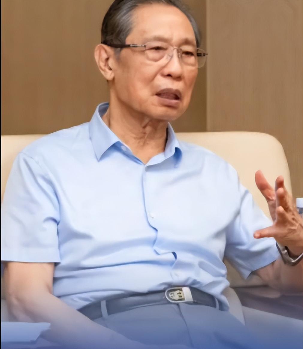 对于大s的去世，钟南山也表示非常的遗憾！他表示流感的治疗非常重要，原则上感染4