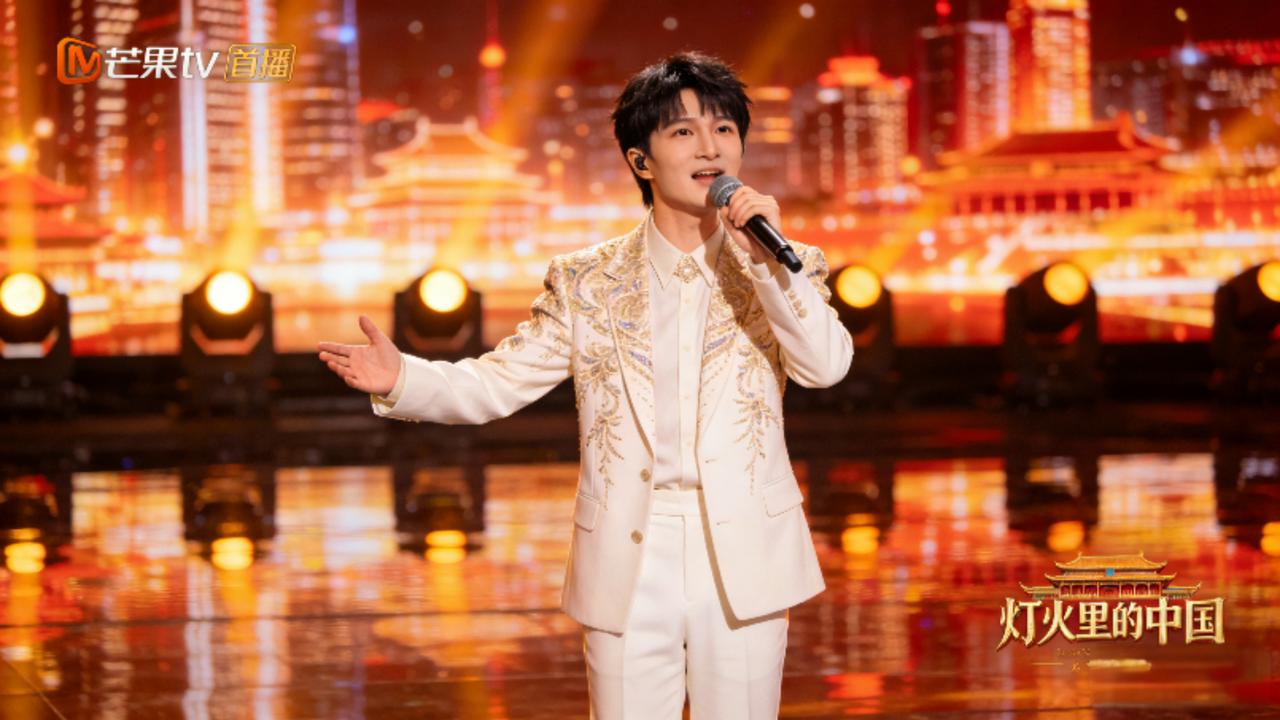 周深跨年杀疯了！跨6台赶场+高铁55分钟换乘，邀你解锁双向奔赴的新年浪漫跨