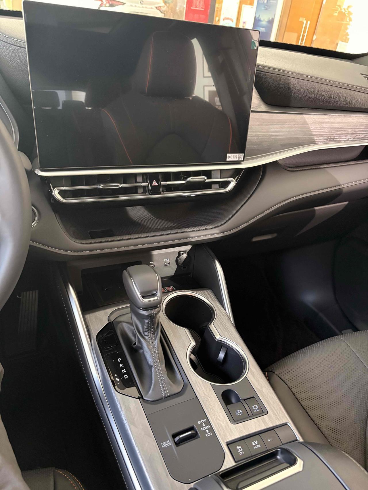 今年过年开皇冠陆放回老家，全程1800公里，聊聊驾驶感受吧。买这台车的时候，