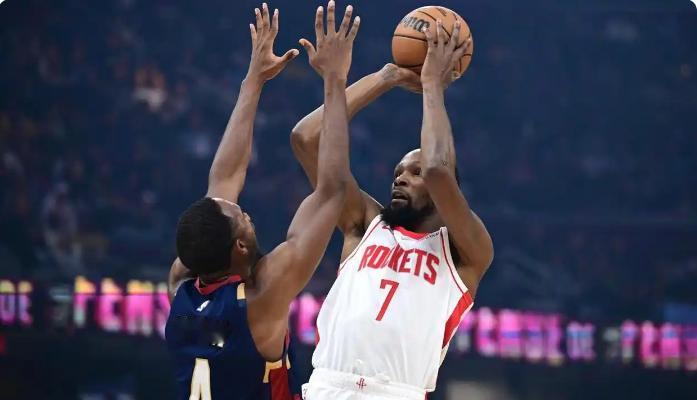 近十场表现最佳的球队，目前全联盟有活塞10胜0负，猛龙9胜1负，雷霆9胜1负，火