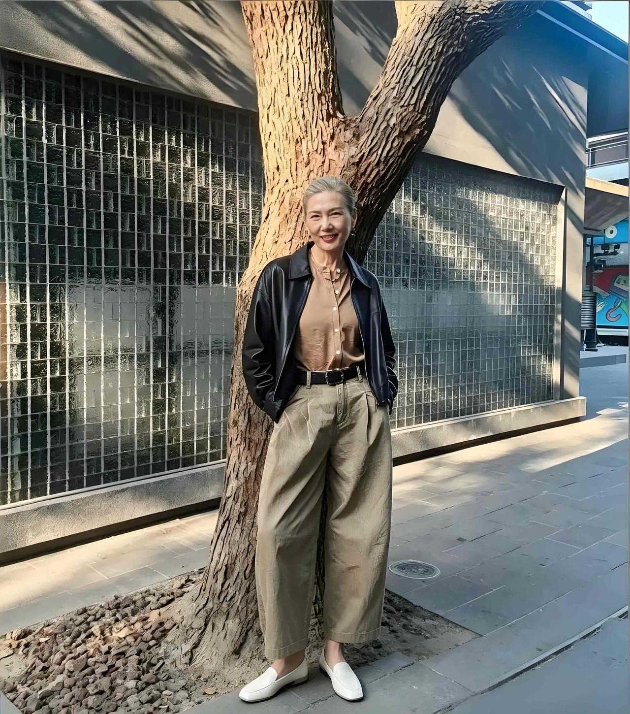 六三年的大姐，今年63岁了，气质吊打99%的同龄人，每月万元退休金啥也不缺，她说