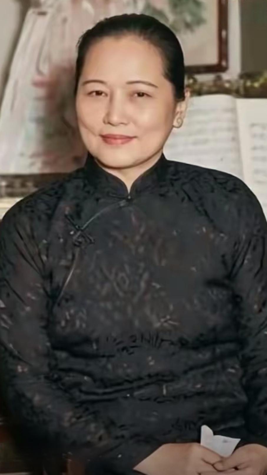 宋庆龄先生一生没有子女，为什么她的脸上充满母爱与慈祥？这是宋庆龄先生63岁时的照