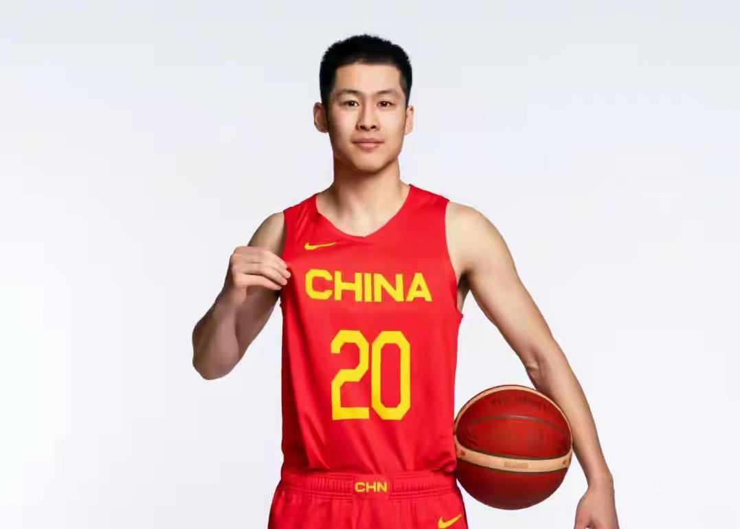 上海男篮第一笔交易基本完成，从江苏男篮交易引进崔晓龙，送走了刘正清，球队的后卫群