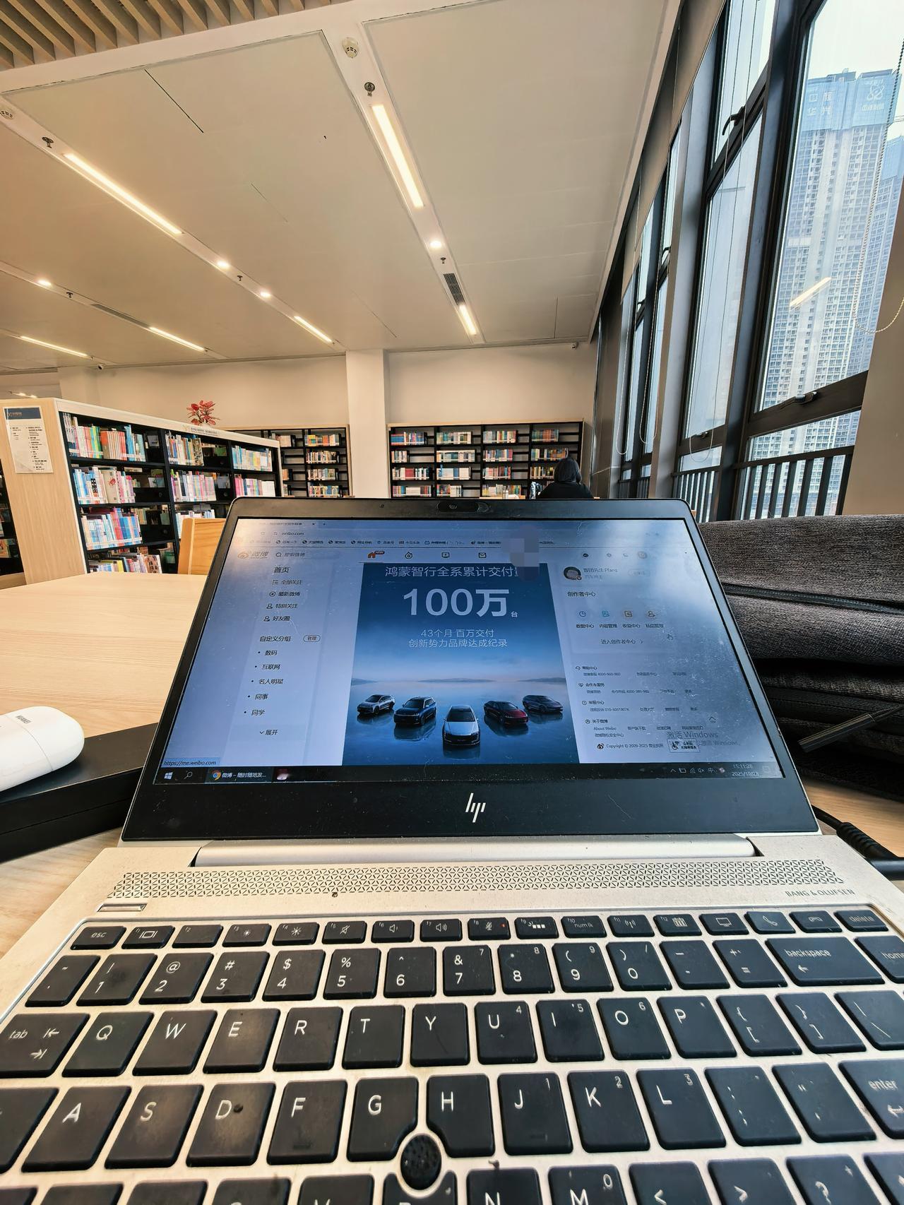 鸿蒙智行破百万,实现了高端品牌突破第一个小目标,用时43个月,新势力第一。同时,