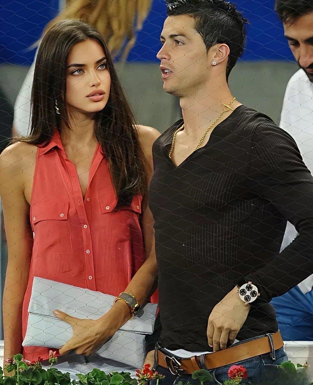 c罗前女友伊莲娜，伊莲娜是他谈过女友里最美的一个没有之一，c罗能谈到伊莲娜是他的