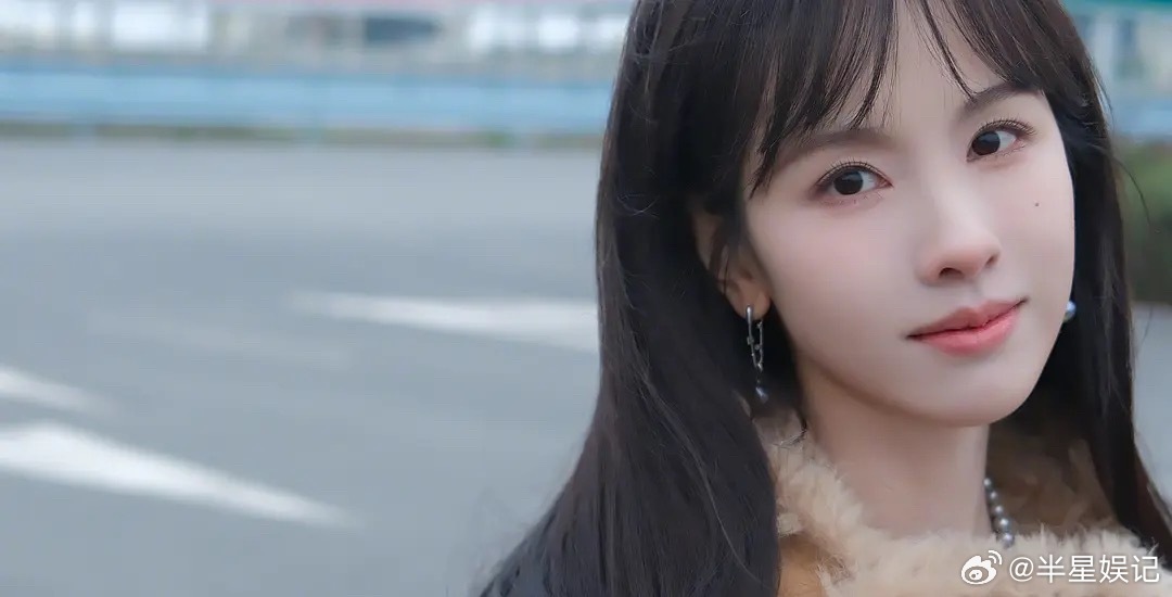 陈都灵撞脸田曦薇了，真的太像了