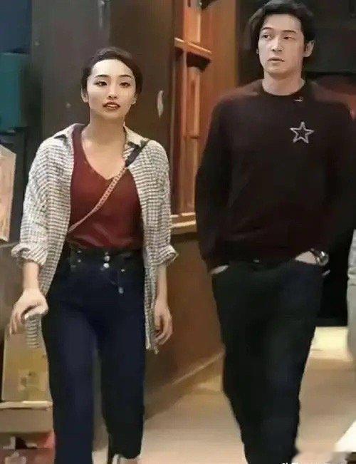 胡歌妻子：黄曦宁一、基础个人信息1. 出生：1993年12月2日，福建南平浦城人