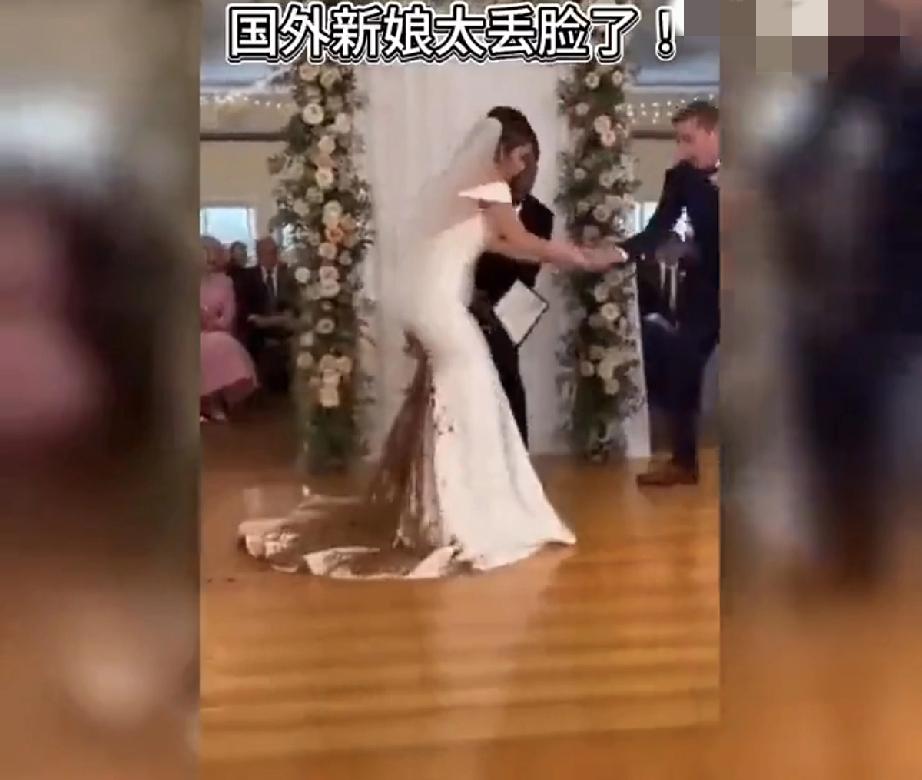 国外某地婚礼现场竟然发生这么一幕让新娘新郎丢人的事，新郎对新娘告白时，没想到新娘