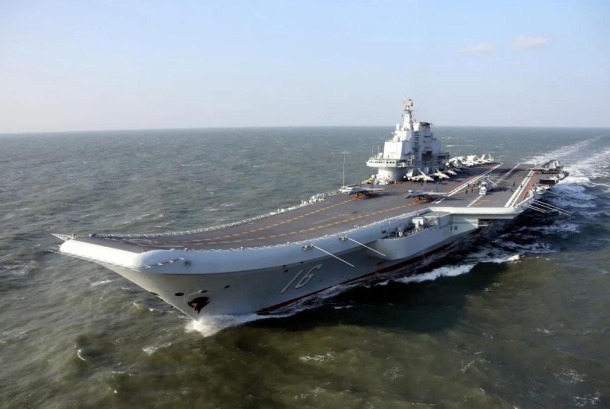 美媒终于发现：中国海军编队在行动，日本慌了！辽宁舰北上，日本“自卫官”疯狂跳脚，