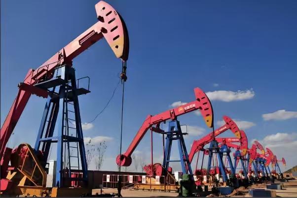 有意思的一幕出现了！原油越来越贵。这对我们的影响，已经从汽车加油贵，蔓延至鞋服贵