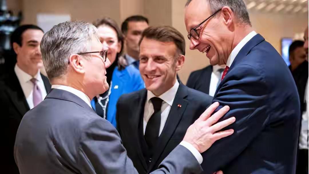 欧洲突然集体反水！对美军下死命令，特朗普凌晨暴怒点名两国，真相太扎心万万没