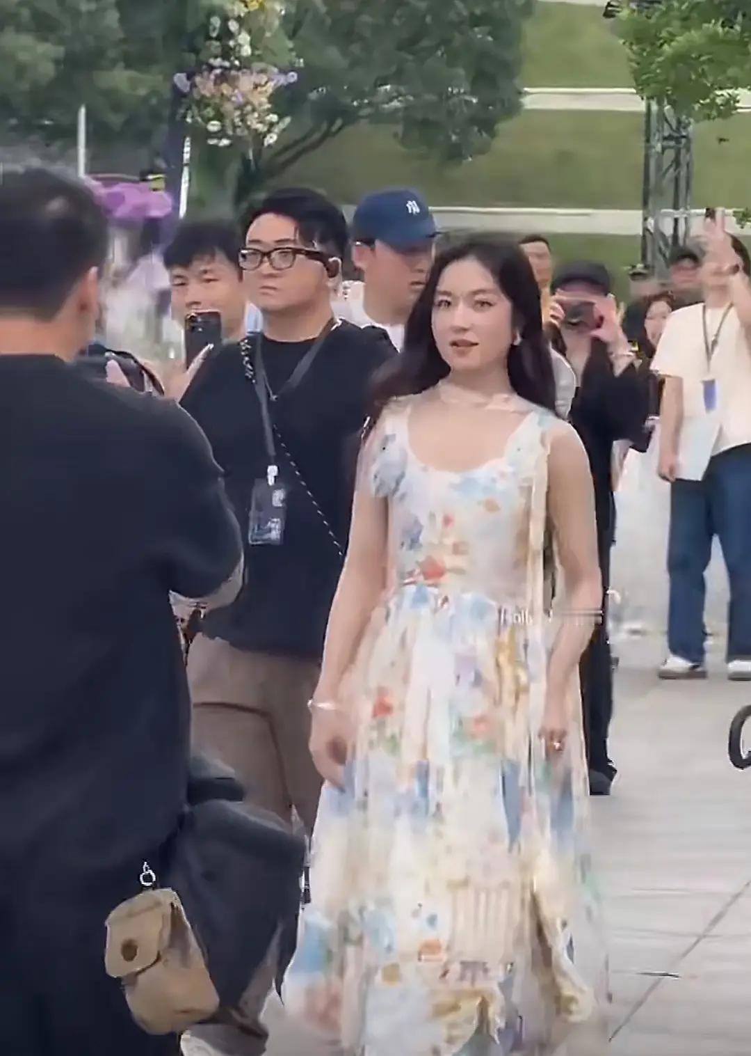 李兰迪胖了没进组是在养膘吗