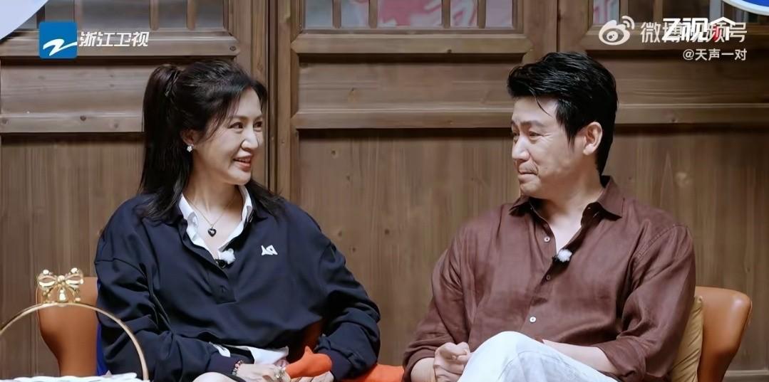 鲍蕾陆毅夫妻俩今年都49岁，面部松弛，身材走样，这些问题他俩都占了。说鲍蕾操