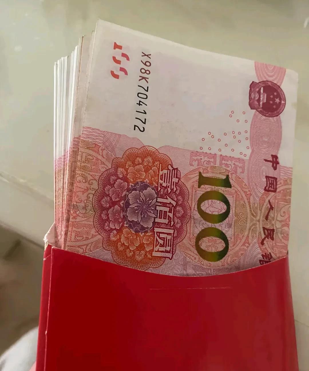 侄子处了个女朋友，女孩第一次来家里，给了女孩2000元的见面礼，从家里走后