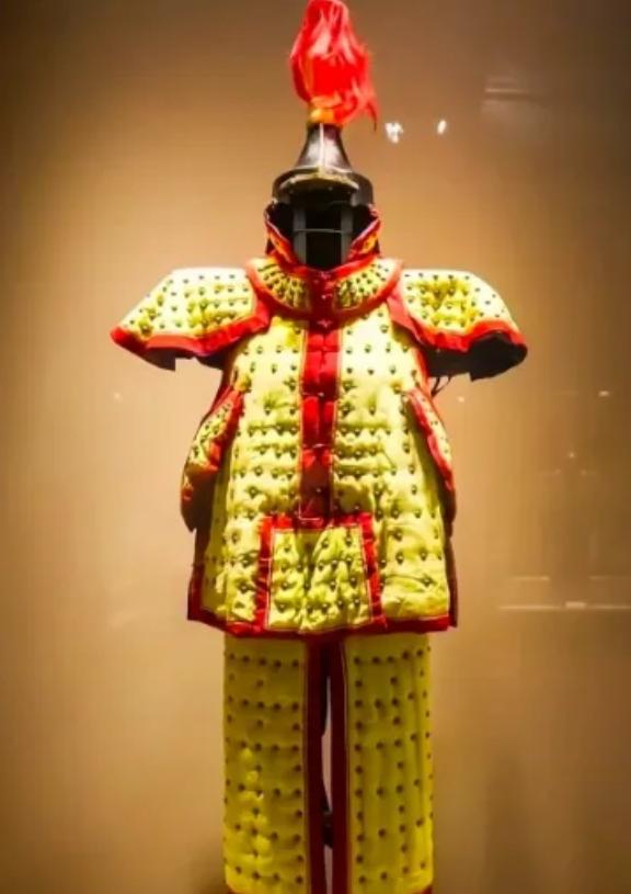 1973年，故宫竟把3000套清朝御林军铠甲当员工福利出售，每套仅售5毛钱，同时