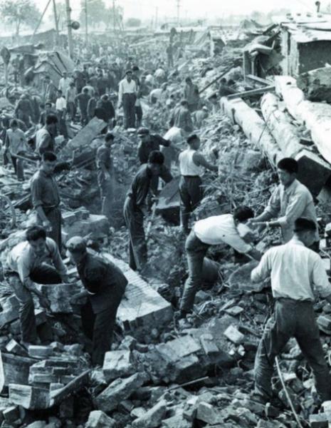 1976年7月28日凌晨3点42分，唐山，7.8级地震。23秒，一座百万人口的城