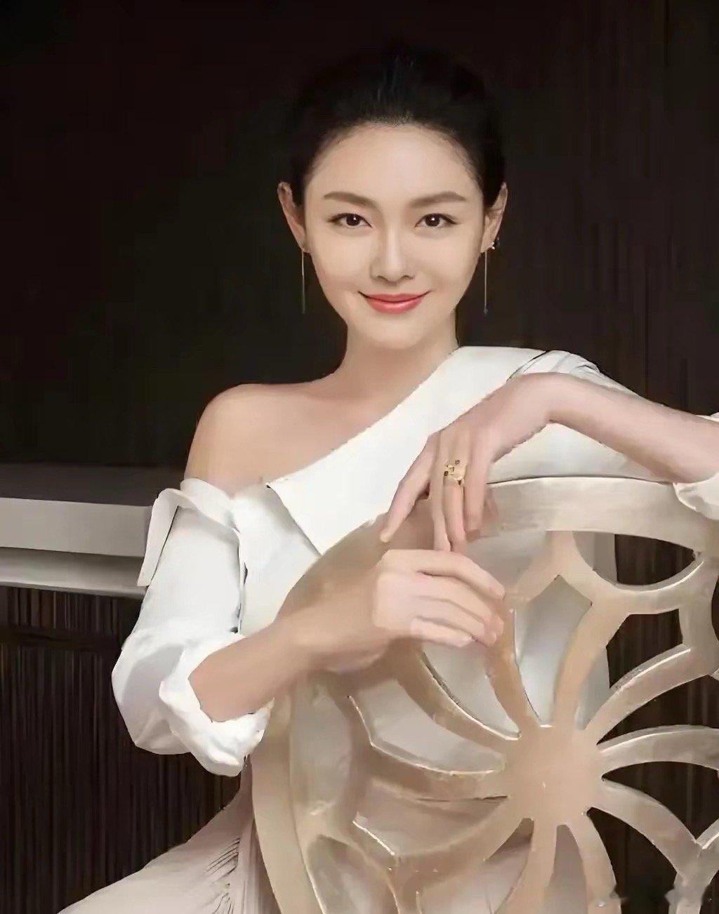 有人在马筱梅视频下留言:大S最美，马筱梅的回应堪比教科书！马筱梅发布了一条视频。
