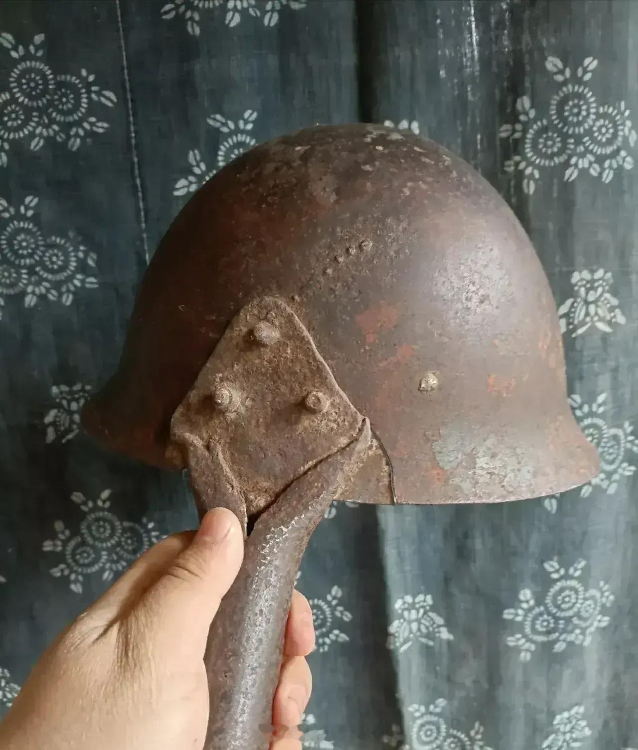 缴获的鬼子钢盔改成了瓢，大家猜用来干啥的