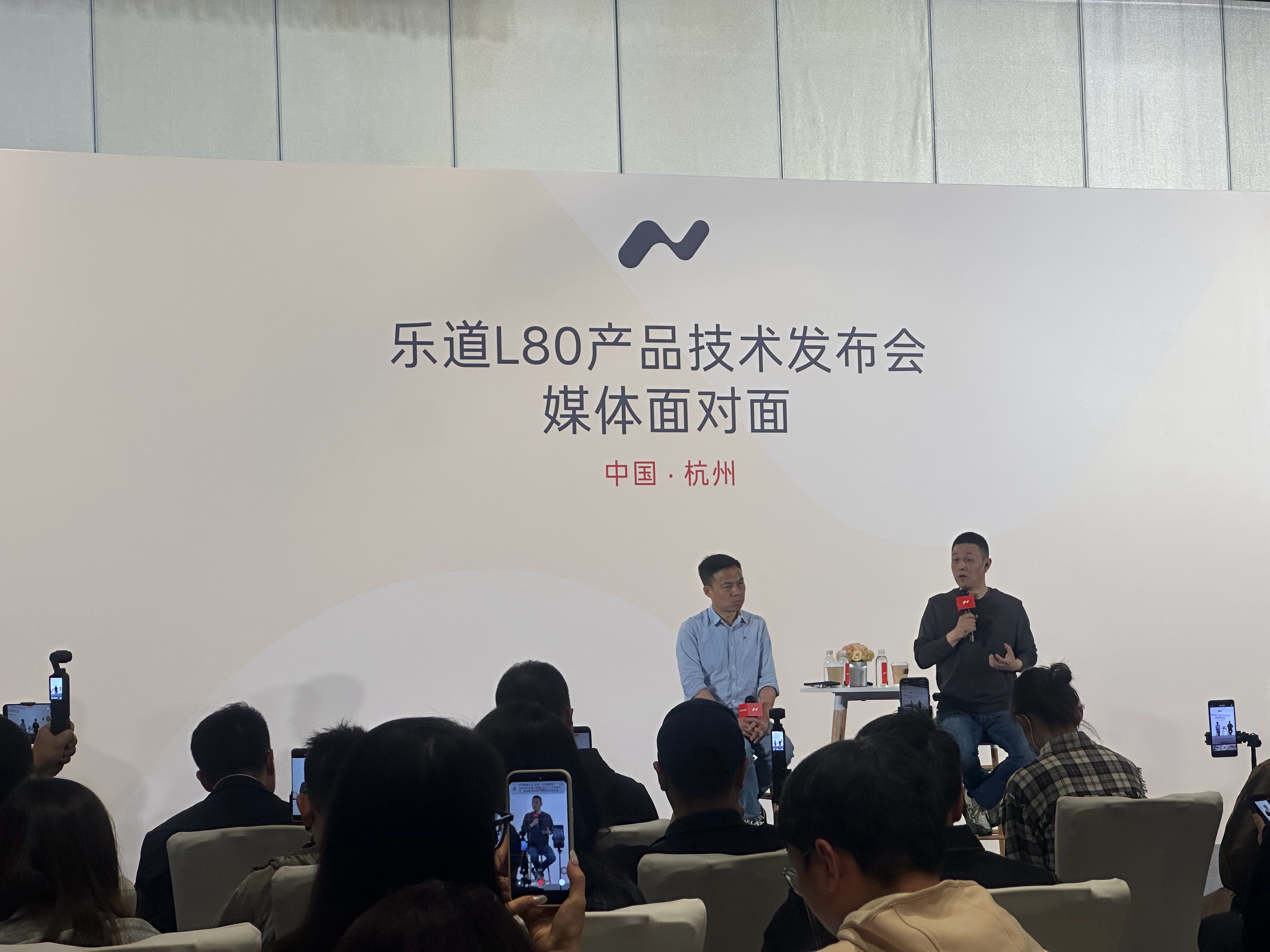 乐道L80的订单情况，好于去年同期的乐道L90，这是沈斐的原话。而且，沈斐是真的