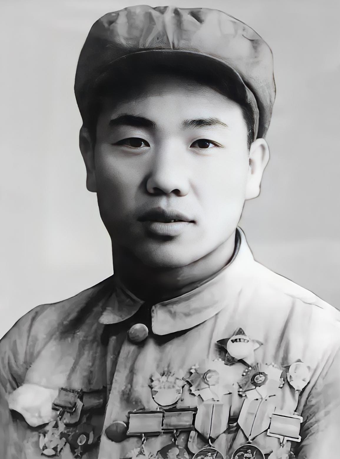 1950年11月29日，一个志愿军排长无视上级命令，擅自弃守高地，将美军50多辆