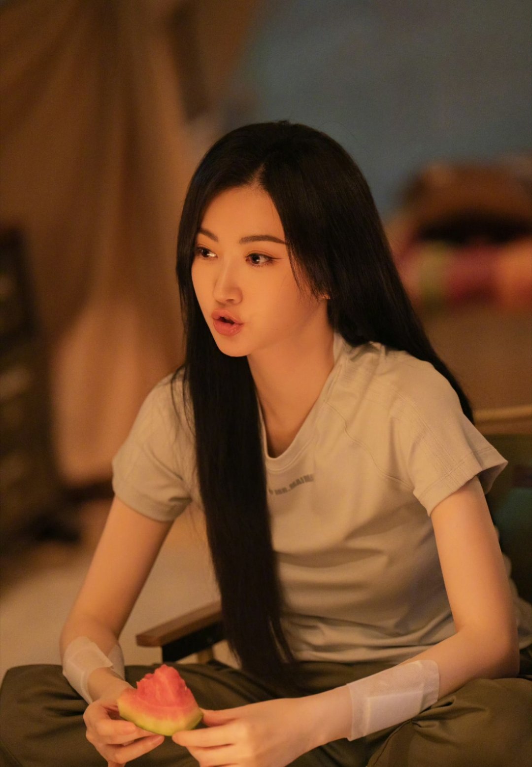 突然冒泡的景甜宝宝[比心]美得不要不要的[比心]甜甜西瓜可以分我一口吗​​​