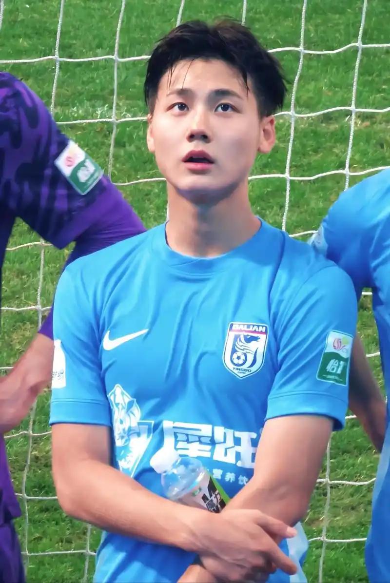 中国U23铁血防守闯四强，毛伟杰技术流陷尴尬：等待逆袭的孤勇者