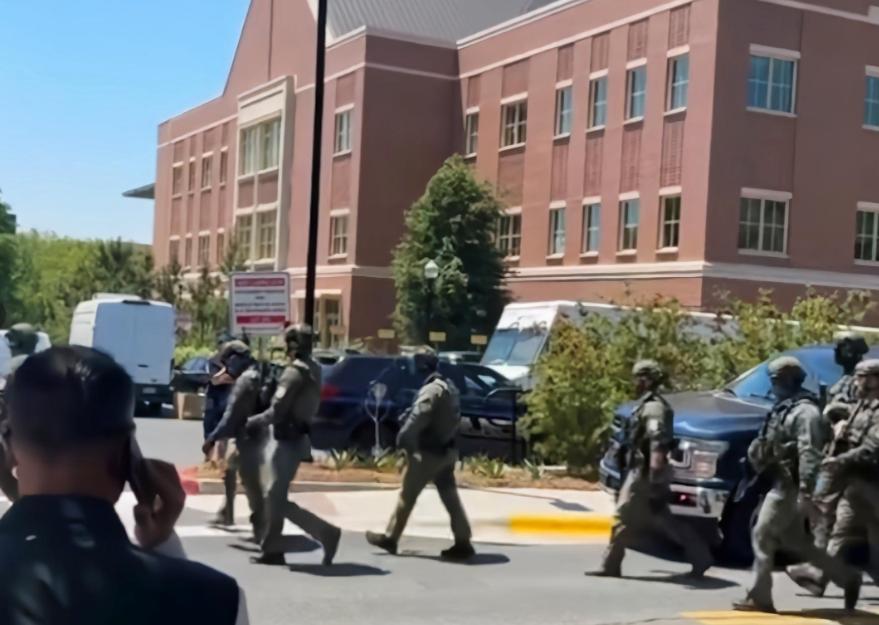 谁能想到,一个美国中校的死,让整个西方陷入了恐慌?基辅夜里一枚导弹落下,本以