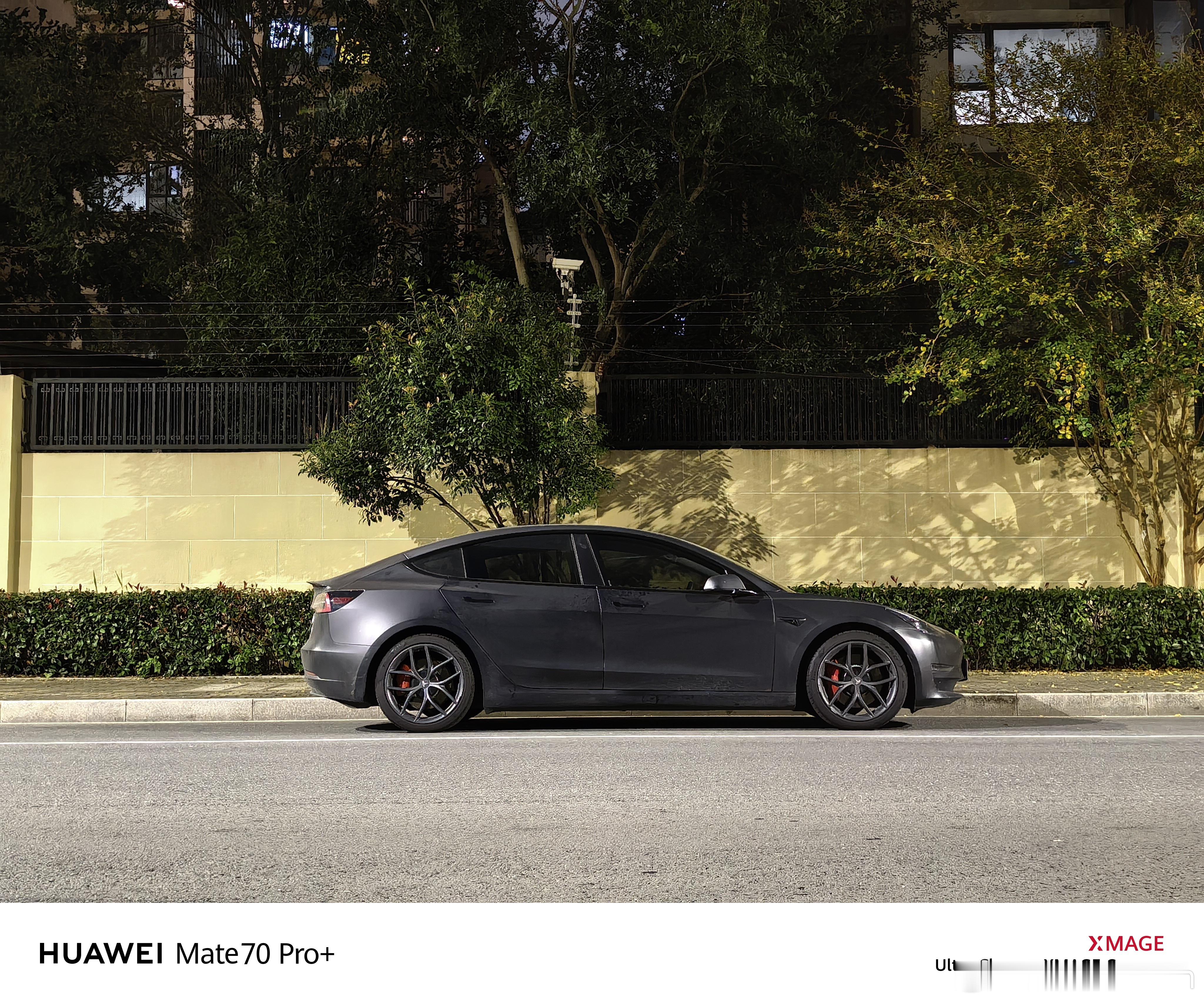 买了新车，老3P也不会忘，也不会卖，这个轮毂依然是特斯拉全系车型里我最喜欢的单从