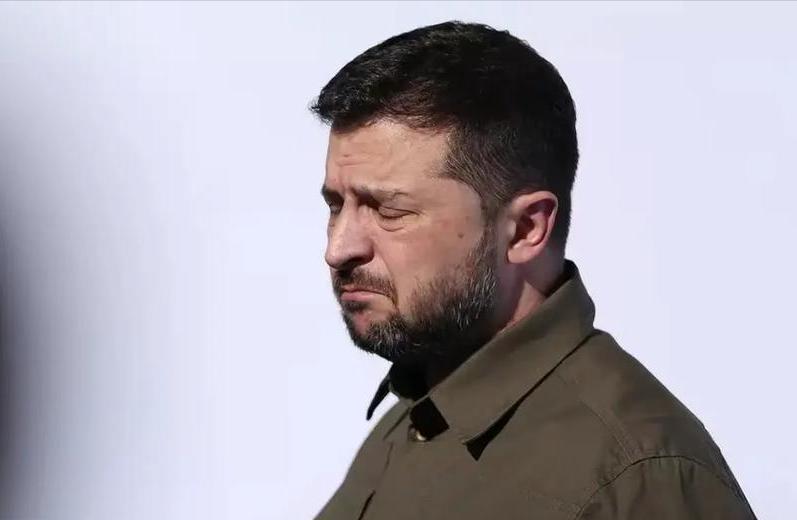 泽连斯基现在尴尬吗？最近泽连斯基是把中国往死里得罪，但泽连斯基没想到，离了中国真