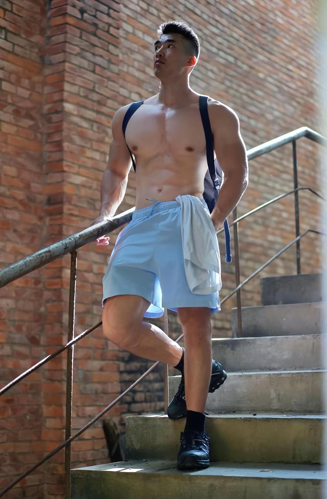 晒图笔记大赛天气暖了之后，连喝个奶茶都变得更有看头。街边排队的人群中，总有那么几