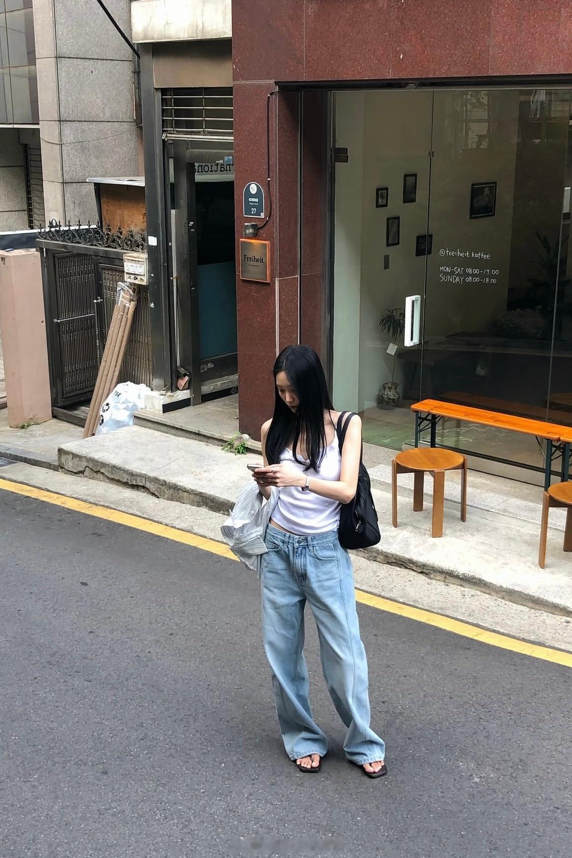 穿搭分享连续更新第2847天韩国时尚女生日常搭配周五啦☁️韩系穿搭超能新星汇新