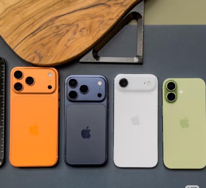 库克说，这次iPhone17系列调价是给国内用户准备的专属福利。本次iPhon