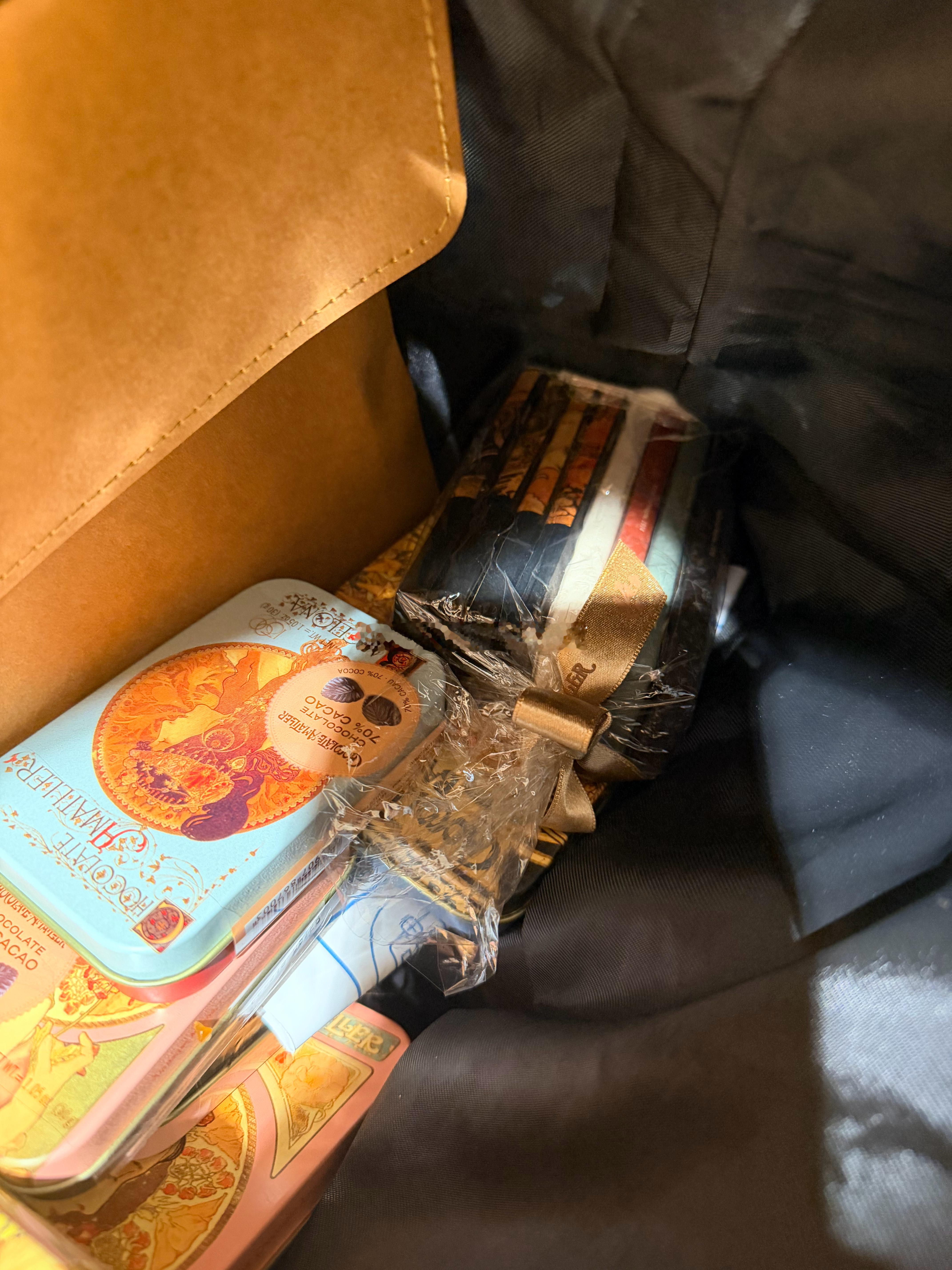 喝一杯喝一杯热死了又买巧克力拿回去抽送你们哦