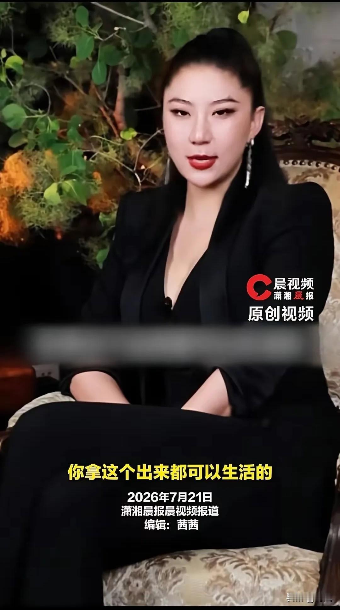Coco说：谢贤先是跟我说上海房地产很好，建议我买房；后来就跟我讲小金鱼（黄金）