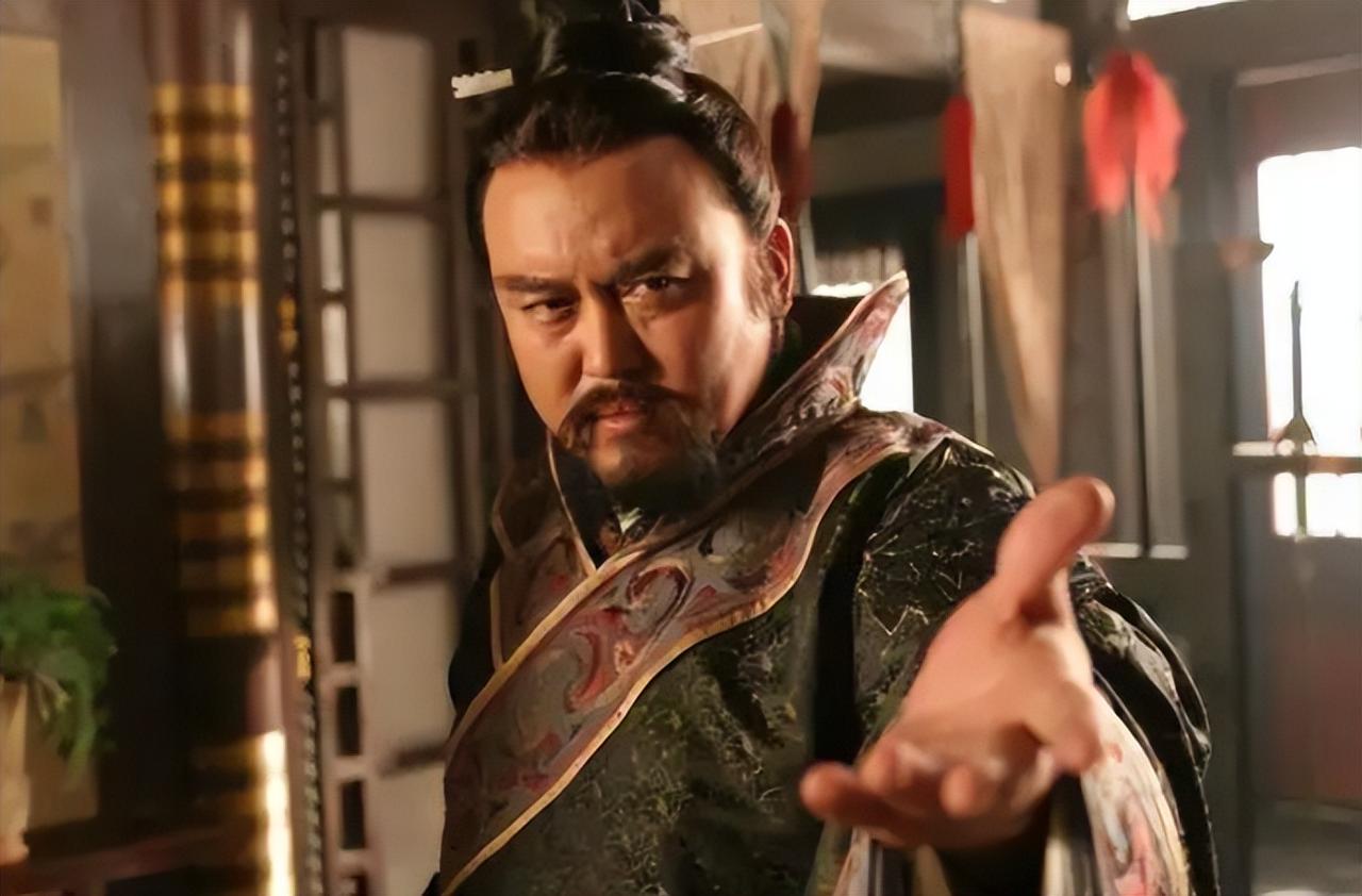 朱温杀了唐哀帝后，在宴席上将绝色侍妾刘氏带着首席谋士敬翔身边，说：“我把他赏给你