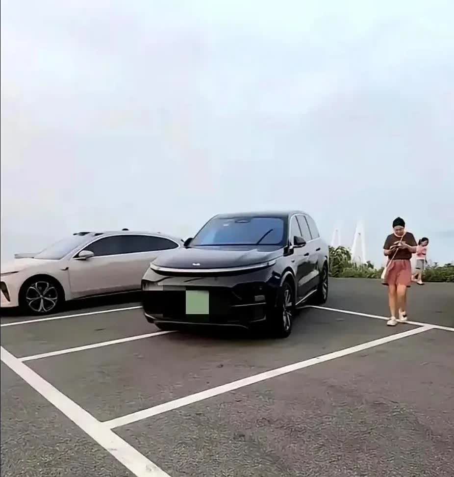 理想汽车创始人李想，在罗永浩节目上大谈供应商黑幕。他说，有的供应商特别欺负他们理