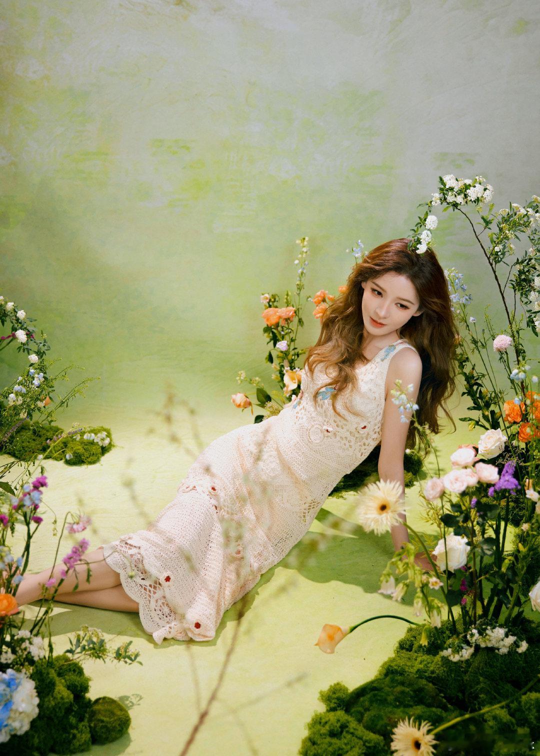 网友在上海和张予曦一起吃饭张予曦春日造型氛围感拉满谁懂在上海和张予曦一起吃饭的含