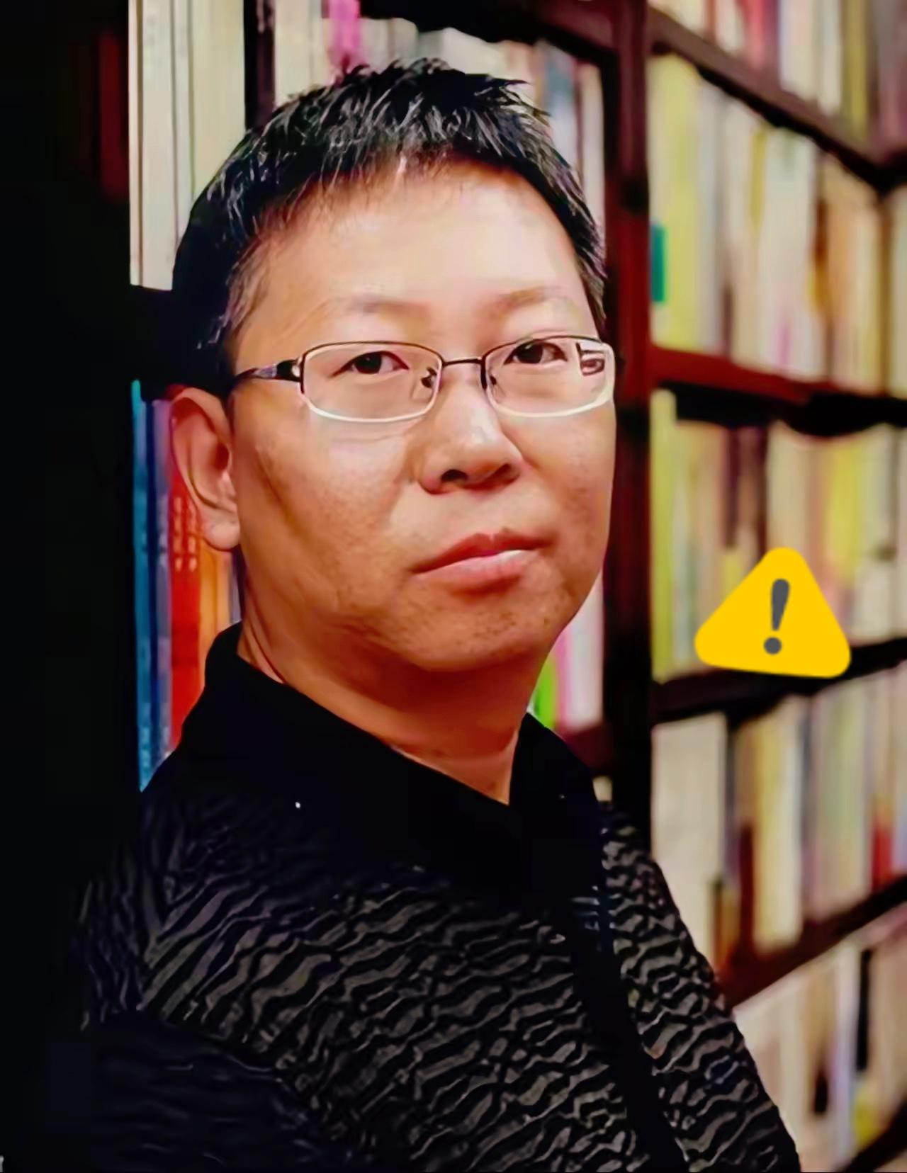越深挖越觉得秦晓宇的行事风格实在让人难以认同，身上的违和感越来越重。早年在诗歌领
