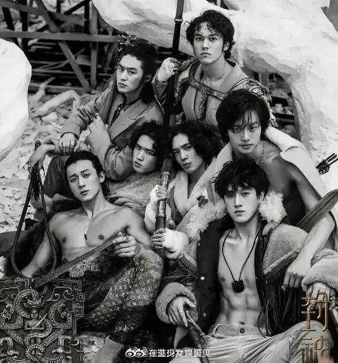 现在才发现，李昀锐是封神质子团中唯一一个露腹肌的。