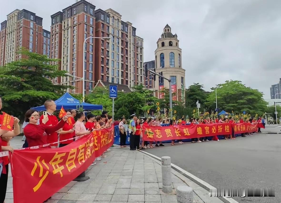 2026年广东高考落幕，78万考生走出考场的瞬间，估计不少人腿都软了——这三天考