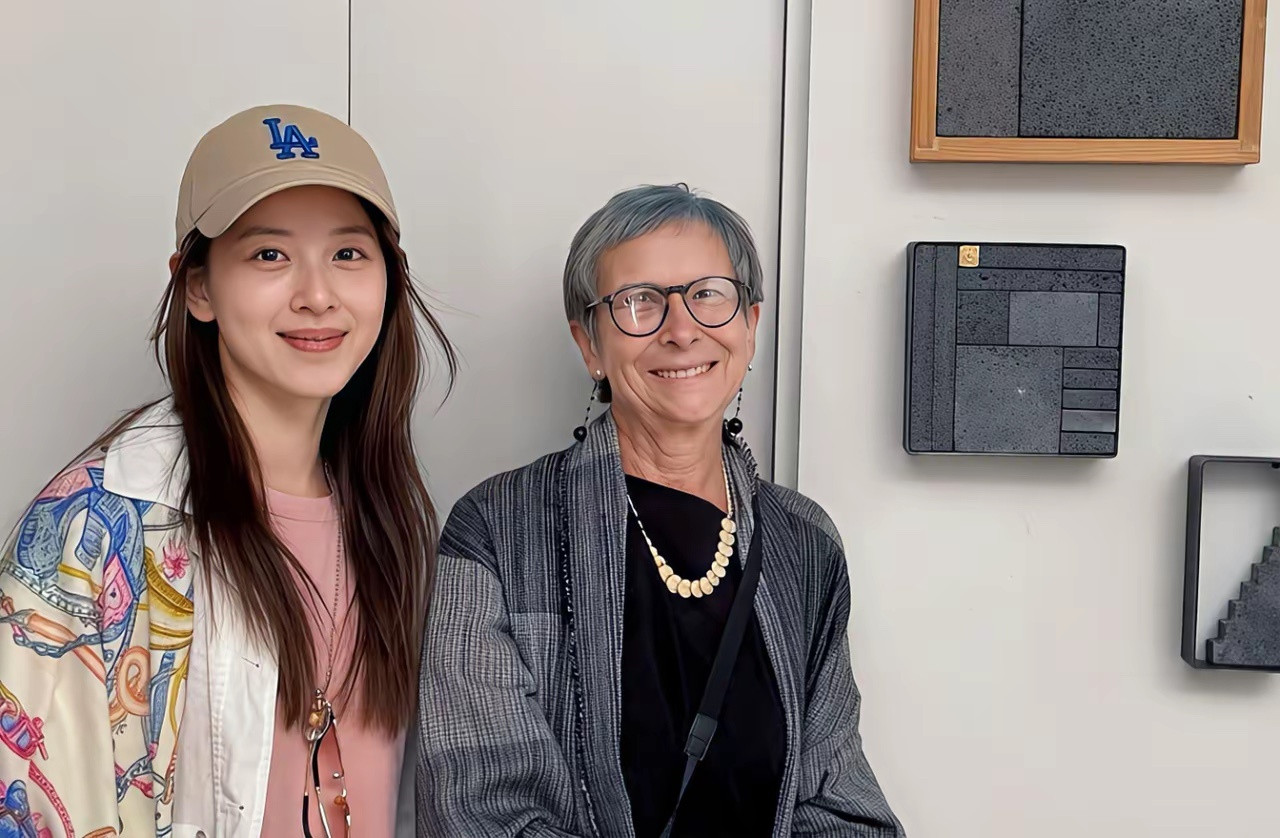 奶茶妹妹章泽天晒出了她参观MASA现代艺术展的照片