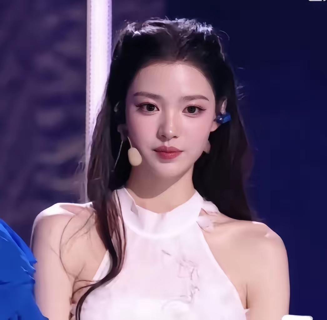 这不能怪我眼拙，实在是认不出来。原来，《乘风破浪的姐姐2026》里的张艺上其