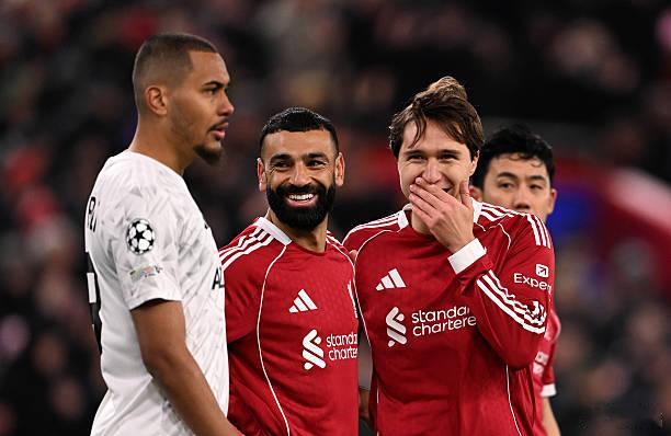 欧冠英超确实太强了！欧冠小联赛前八，英超占了5席。阿森纳第一，利物浦和热刺分列