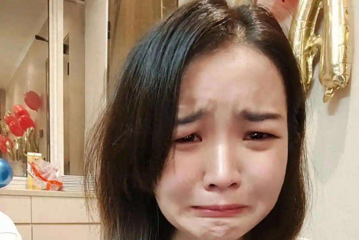 一个广东姑娘在法国留学，曾经在朋友圈狂夸白人男友“他情绪稳定、尊重女性、从不PU