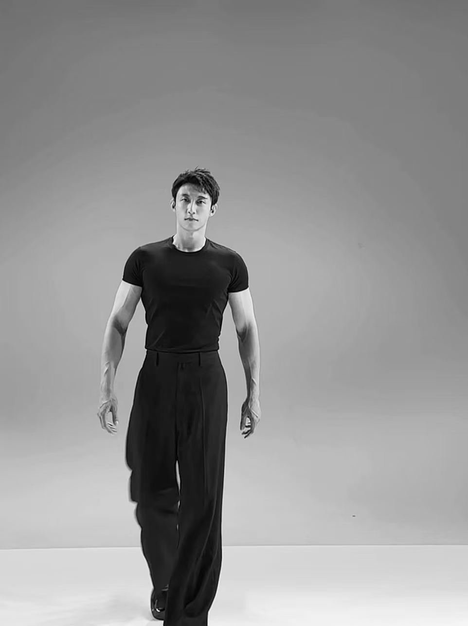 黄景瑜很男人的男人看文字不一定懂，但看图你一定懂说的就是这个黄景瑜，真的是很男人