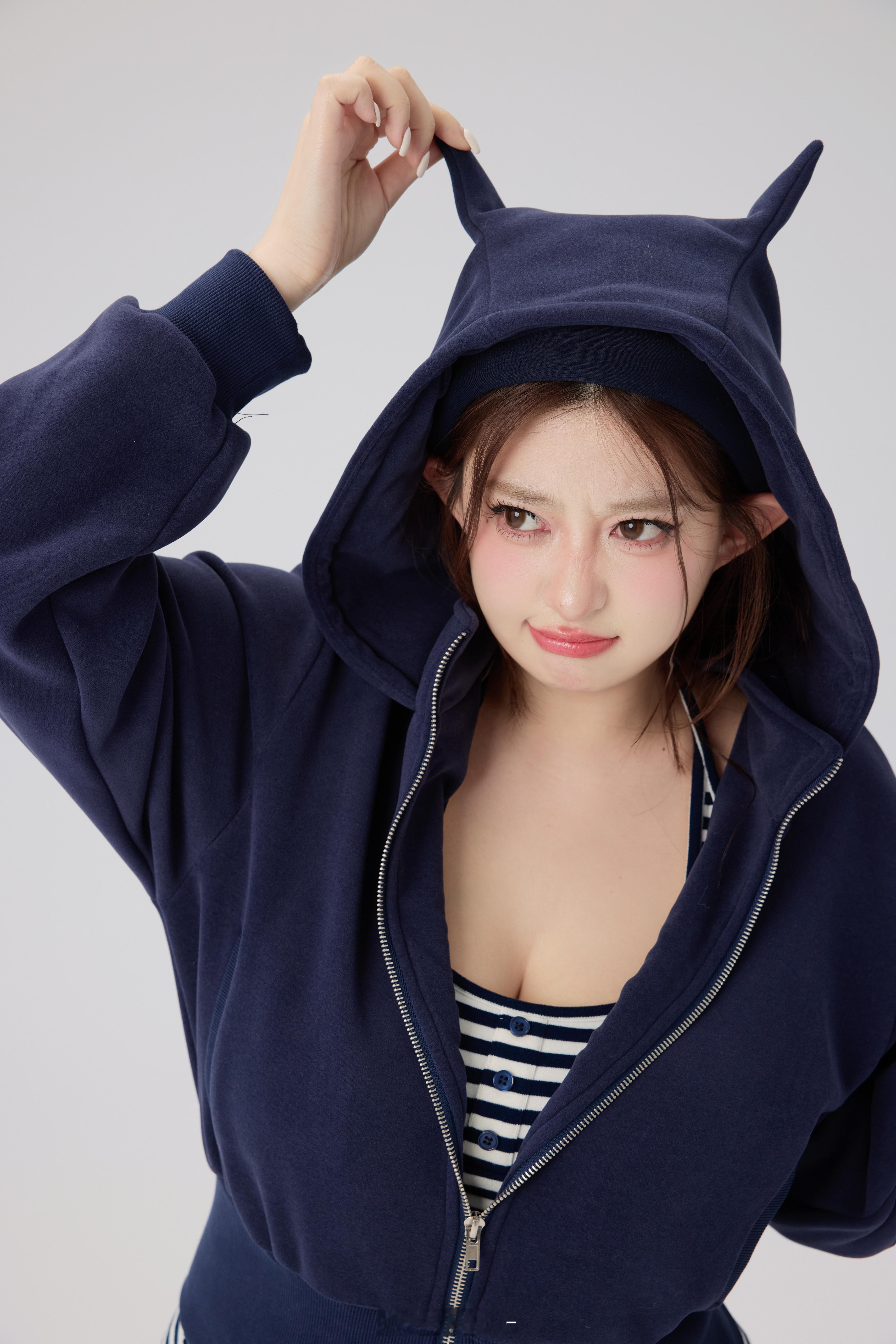 超柔慕斯质地“小猫咪卫衣”三件套🐈😈这个款我真的超爱!!!兼顾温柔与酷感😍